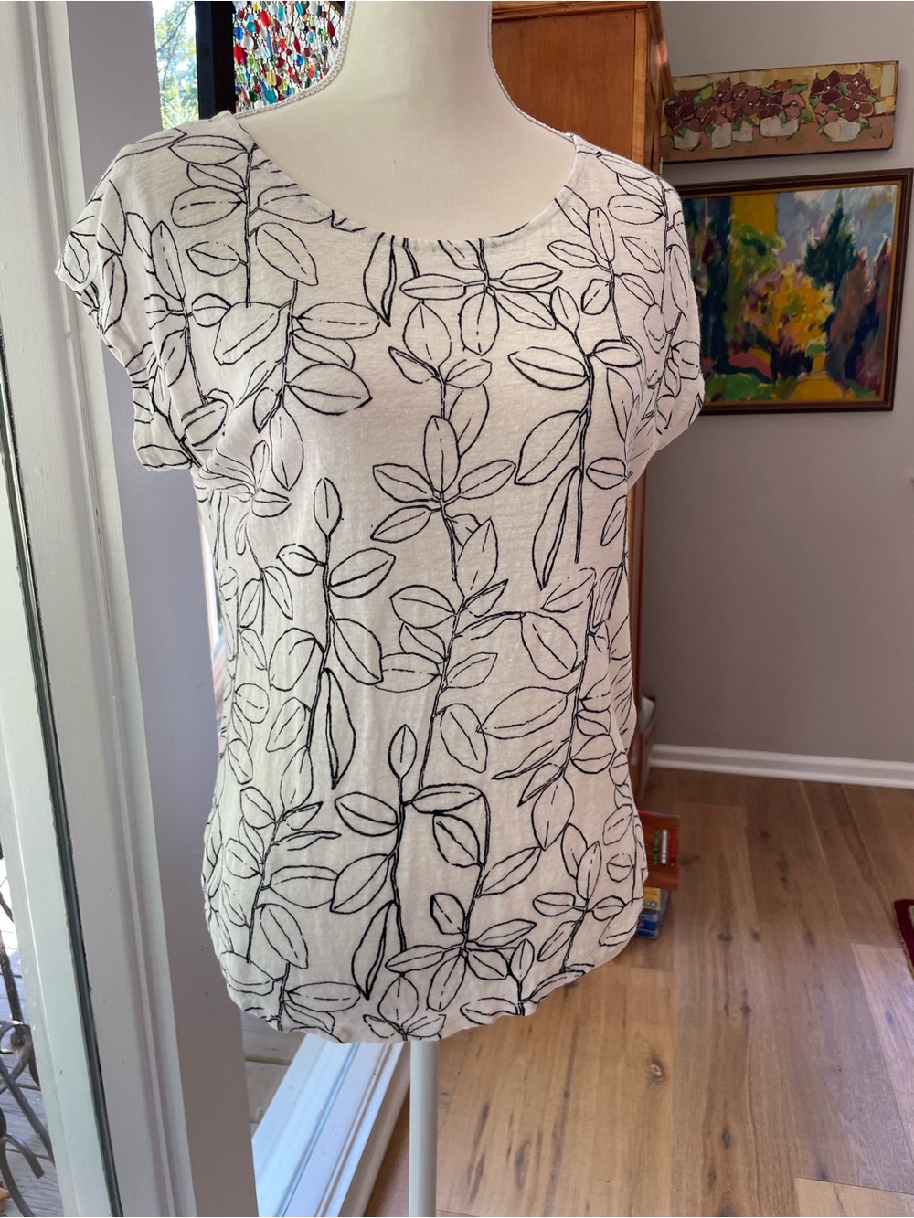 Women’s 100% Linen White/Black Leaf-Print Cap Sleeve Top M